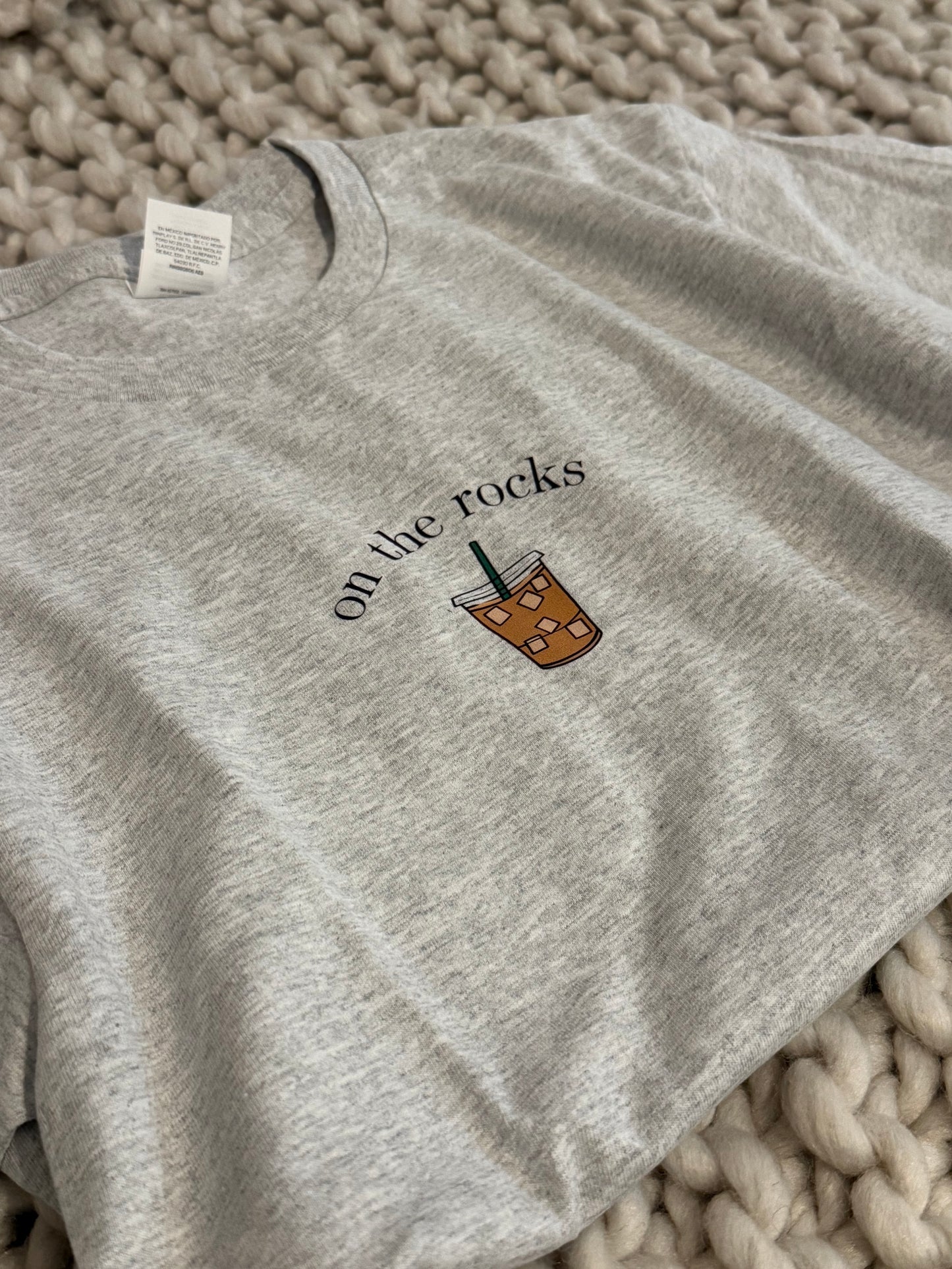 On the rocks - tee